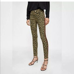 NWT The skinny in animal print Jean